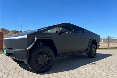 Vairuok TESLA CYBERTRUCK mieste