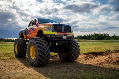 MONSTER TRUCK romantiškai + staigmena